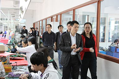 福建省委統(tǒng)戰(zhàn)部副部長、省工商聯(lián)黨組書記王玲視察虹潤公司